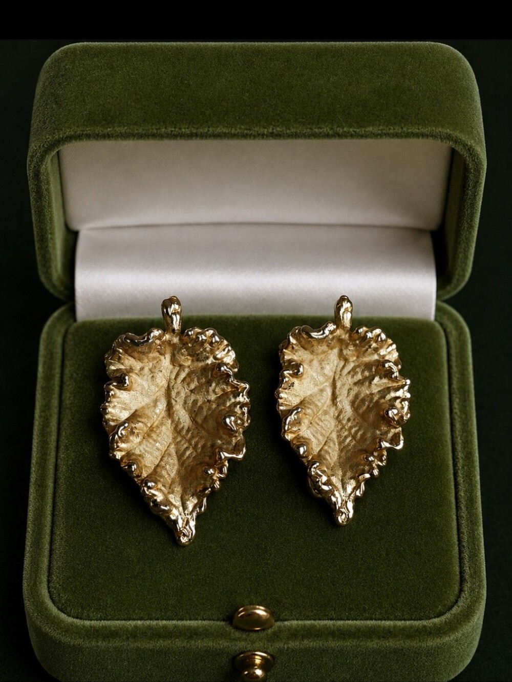 Napier Vintage Signed Brushed Leaf Leaves Gold Tone Ruffled Edge Clip Earrings